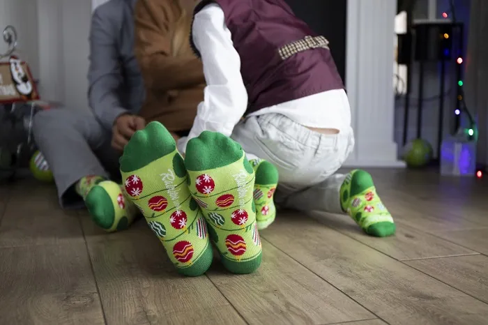 15.4.family-wearing-light-green-christmas-socks-rainbowsocks