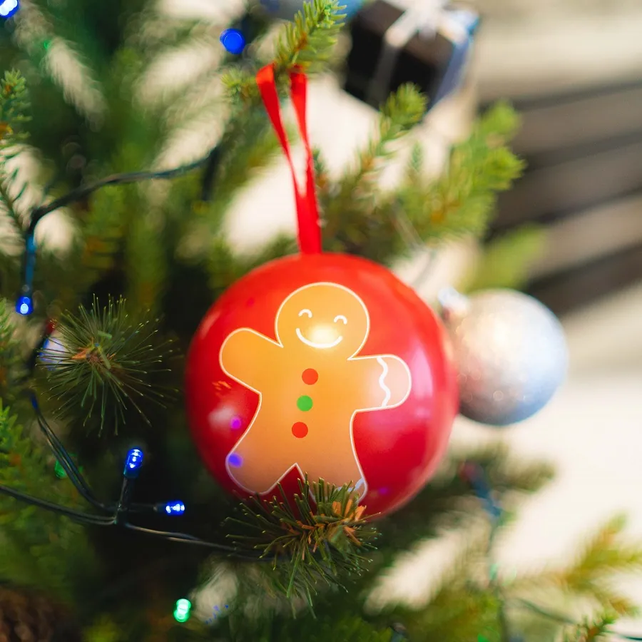 Wie verpackt man ein Weihnachtsgeschenk?